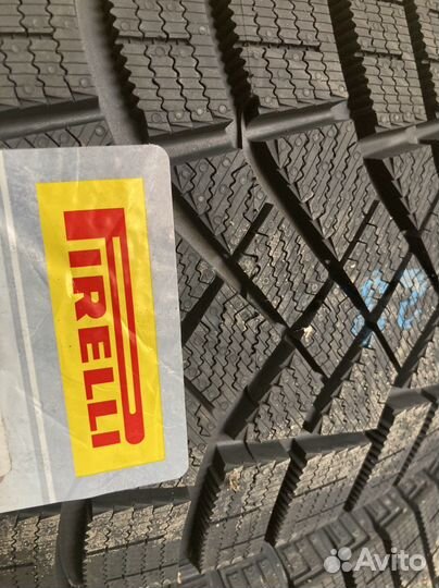 Pirelli Ice Zero FR 225/60 R18 104T