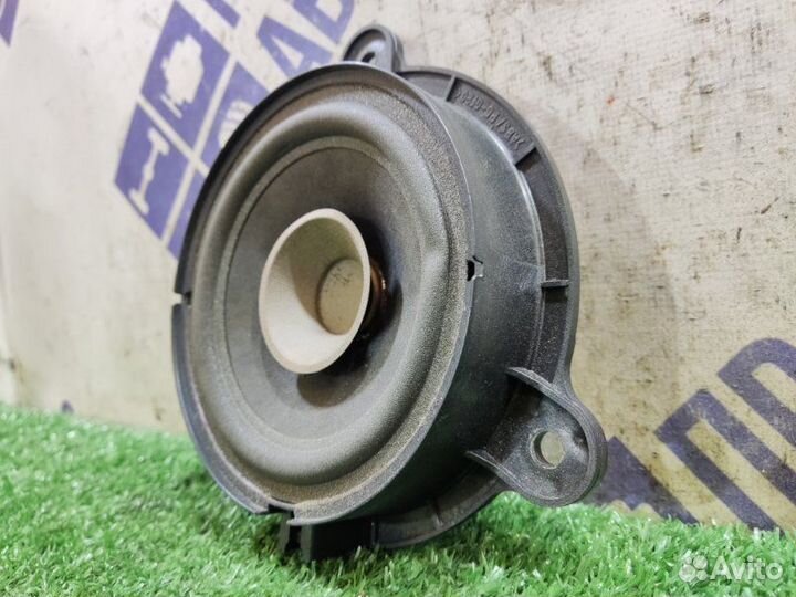 Динамик передний правый Renault Fluence седан 1.6