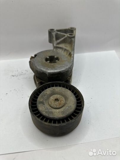 Натяжитель ремня генератора Volkswagen Golf 2005