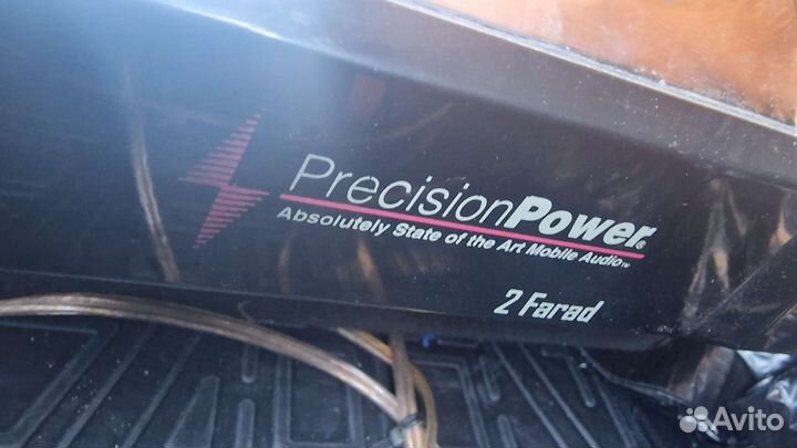 Сабвуфер и усилитель и конденсатор