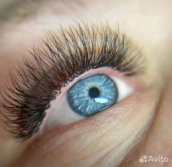 Наращивание ресниц в студии