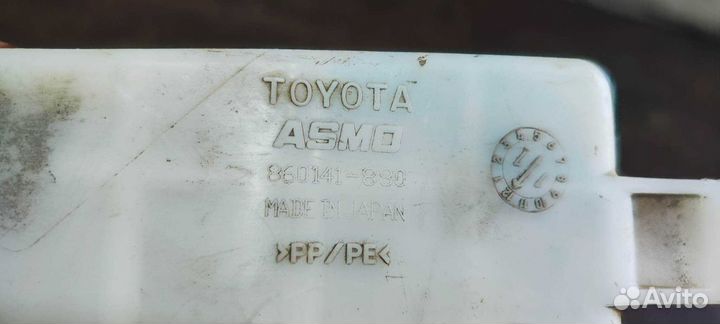 Бачок омывателя Toyota Land Cruiser 200