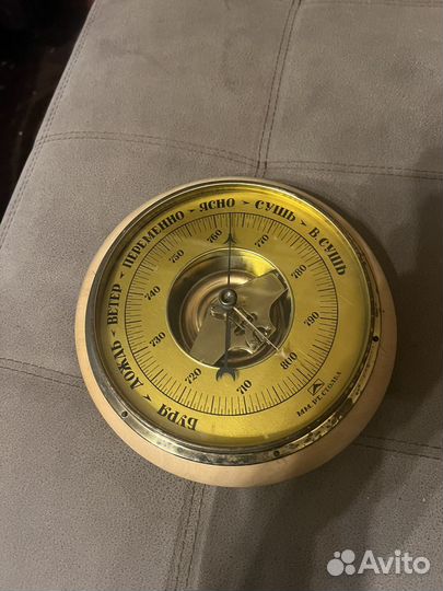 Барометр настенный