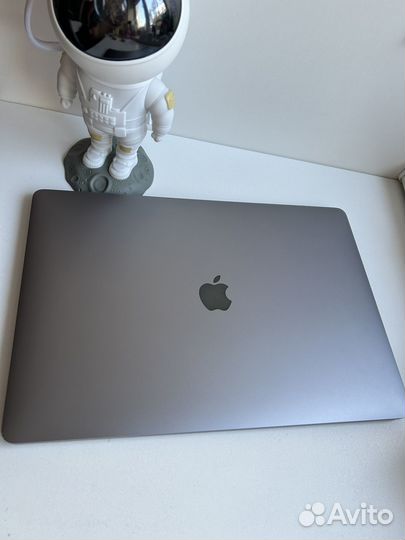 Appe Macbook PRO 2016 i7 2.6ghz 16gb ram ssd 256Gb