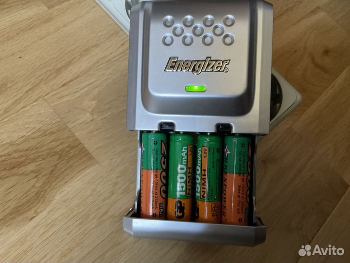 Зарядка для батареек аа и ааа