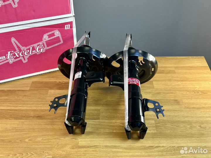 Амортизаторы передние Toyota Camry KYB