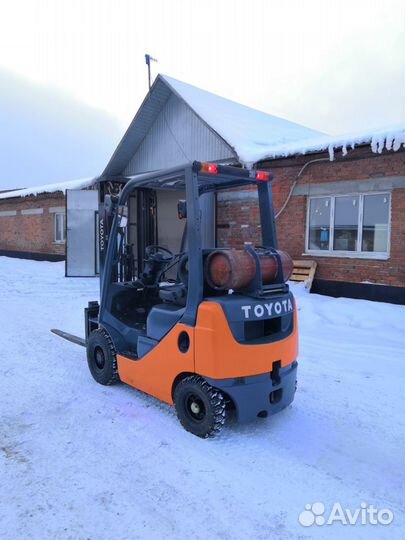 Вилочный погрузчик Toyota 8FG15, 2014