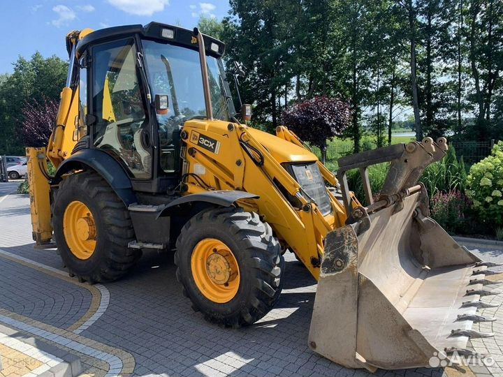 Трактор. Экскаватор погрузчик. Собственник