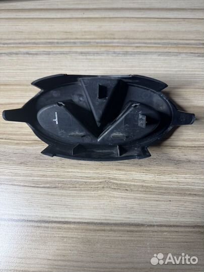 Значок на передний бампер Infiniti G25