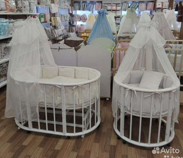 Детская кроватка с маятником круглая