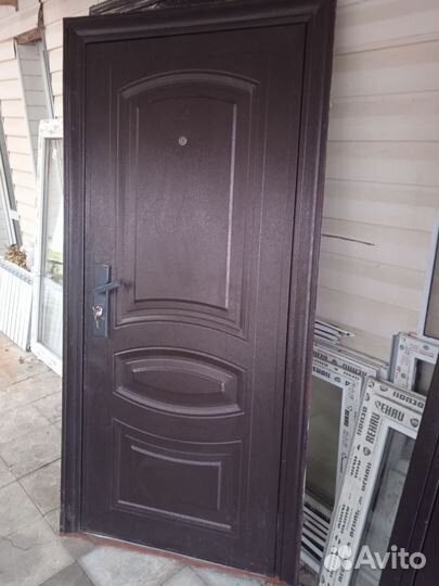 Дверь входная стальная железная