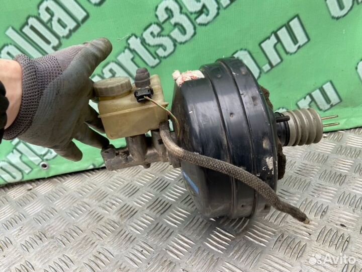 Вакуумник тормозов Mercedes 190E W201 M103 3.0