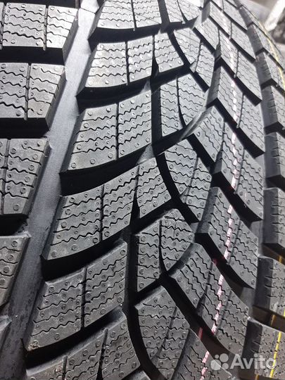 Goodyear UltraGrip Performance+ 255/45 R20 105V