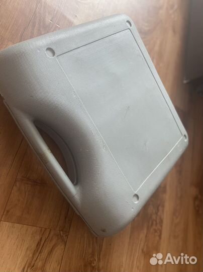 Чемодан с гантелями