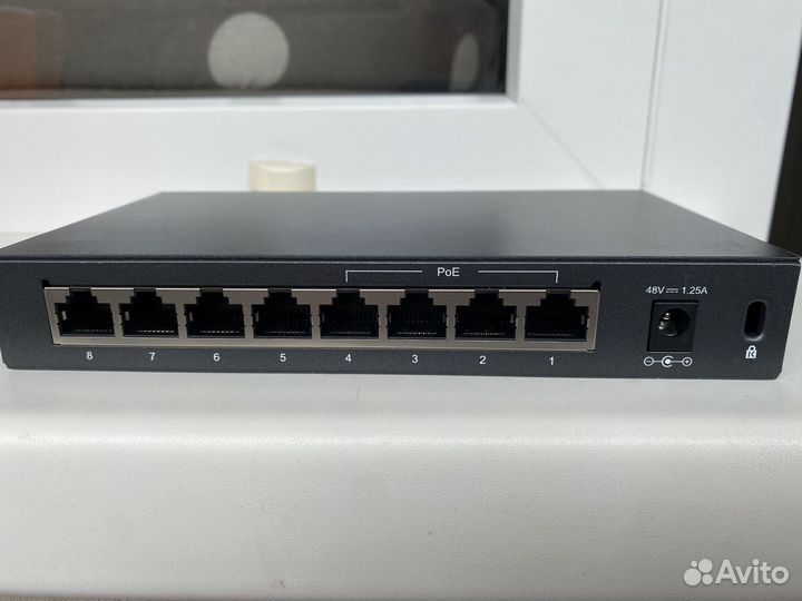8-портовый коммутатор с 4 портами PoE
