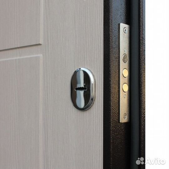 Дверь входная коричневая металлическая Комфорт