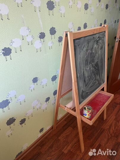 Доска для рисования с рулоном бумаги