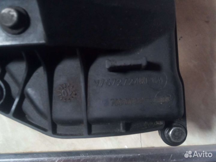 Клапанная крышка peugeot 308