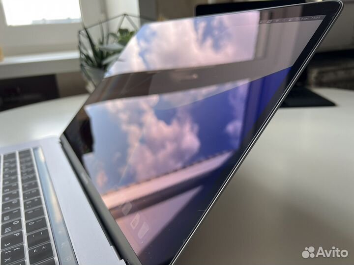 MacBook Pro 15” 2018 Core i9, 32GB/512GB, AMD 560X