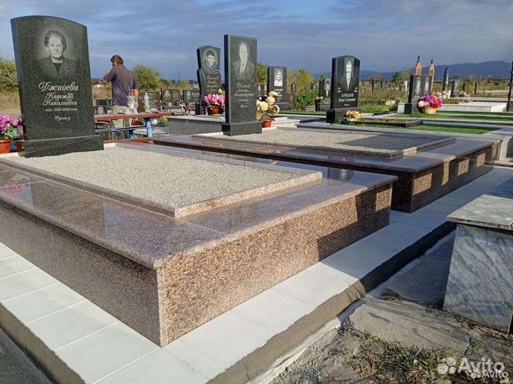 Работы на кладбище