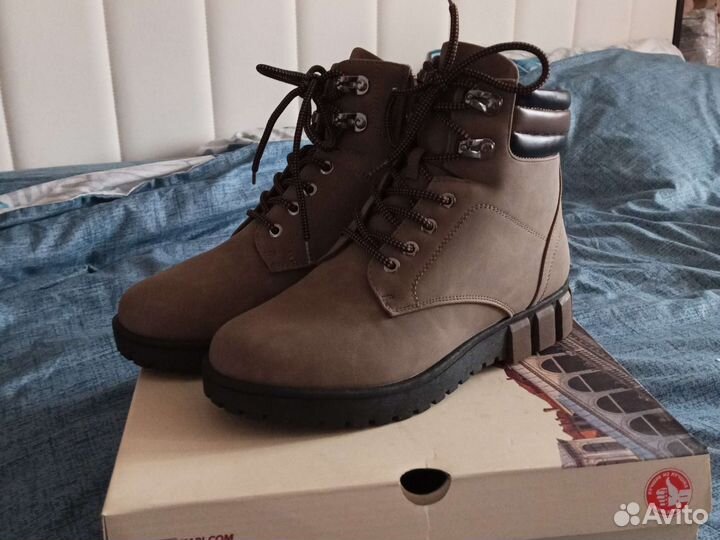 Ботинки женские 38 размера новые
