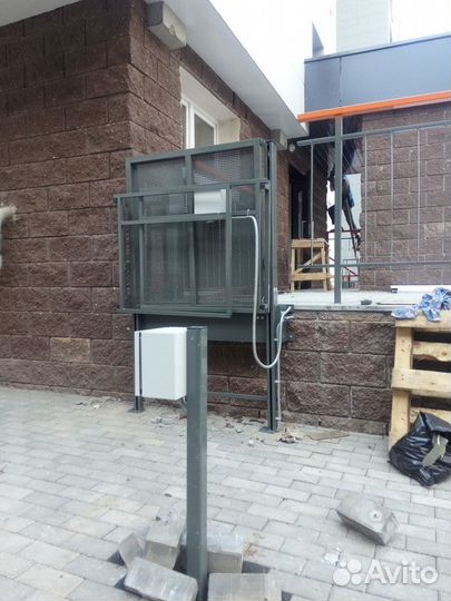 Вертикальный подъемник для инвалидов пту-001А