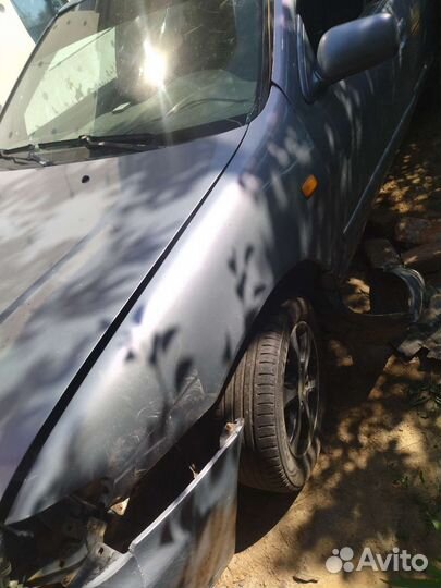 Nissan Almera 1.6 AT, 1999, битый, 300 000 км