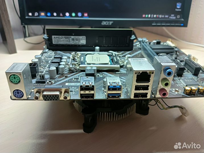 Материнская плата с процессором и памятью DDR4