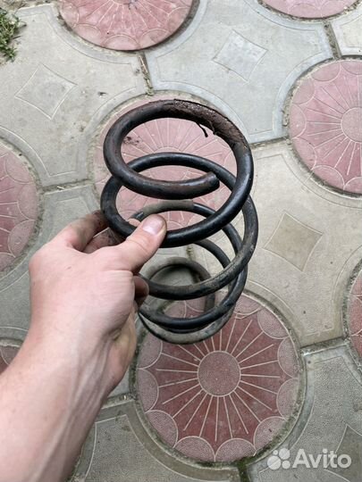 Пружина передняя tiguan 5N0411105AE