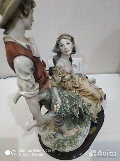 Фарфоровая статуэтка 
