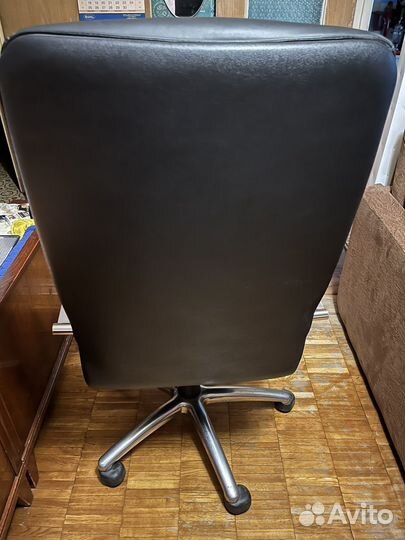 Офисное кресло