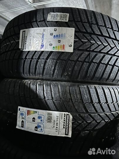 Bridgestone Blizzak LM005 DriveGuard 255/40 R21 и 295/35 R21 107V