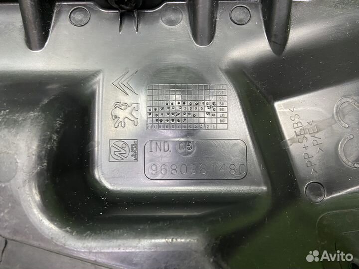 Дефлектор радиатора пара Peugeot 308