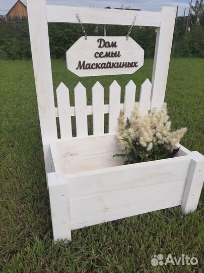 Деревянное кашпо для цветов