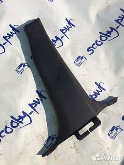 Накладка центральной стойки правая Subaru Impreza