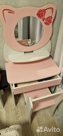 Детский туалетный столик с зеркалом и стульчик