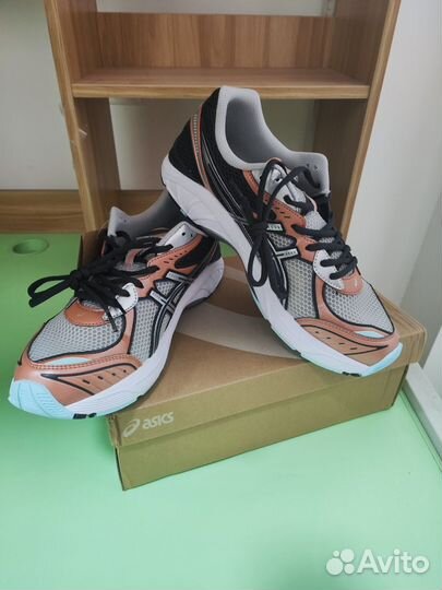 Кроссовки спортивные Asics