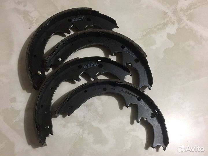Колодки тормозные барабанные задние Jeep Cherokee