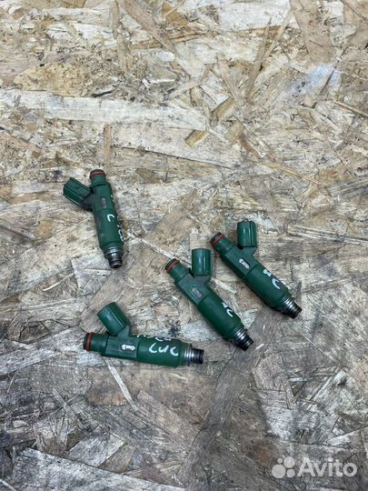 Форсунка toyota avensis 2 1.8 1zzfe