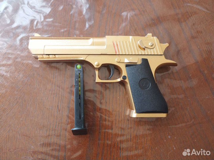 Пистолет игрушечный остался только серый