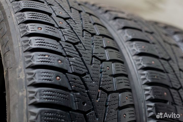 Roadstone Winguard WinSpike 215/55 R17 98T