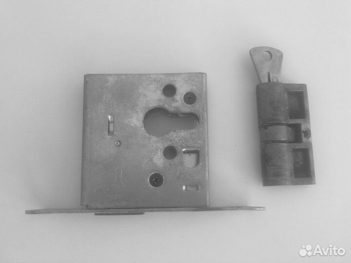 Замки на двери, ручки, шпингалеты