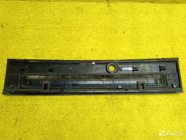 Накладка на дверь багажника задняя Nissan