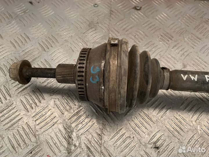 Привод, полуось левый Пассат В5