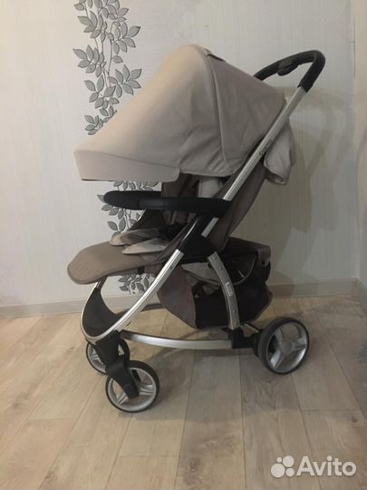 Прогулочная коляска в отличном состоянии