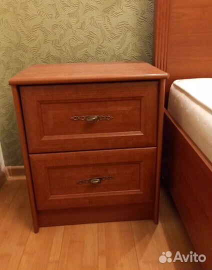 Спальный гарнитур кровать тумбы комод