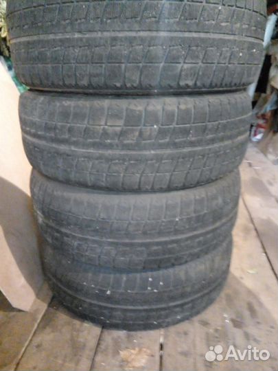 Bridgestone Blizzak DM-V1 215/60 R17