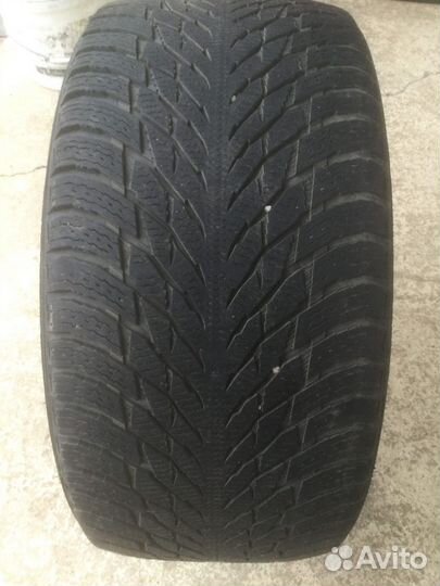 Nokian Tyres Hakkapeliitta R3 245/40 R20 и 275/35 R20 102T