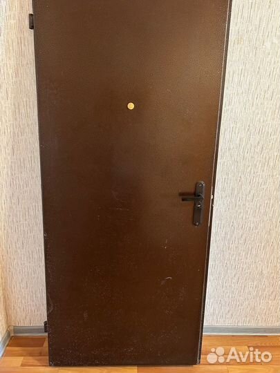 Дверь входная металлическая бу 2шт