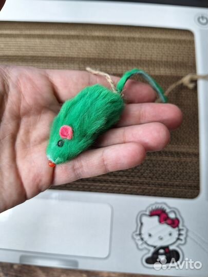 Картонная когтеточка для котов с игрушкой